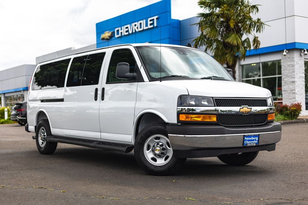 2025 Chevrolet Express 3500 LT Extended's photo