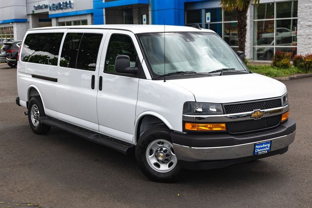 2025 Chevrolet Express 3500 LT Passenger