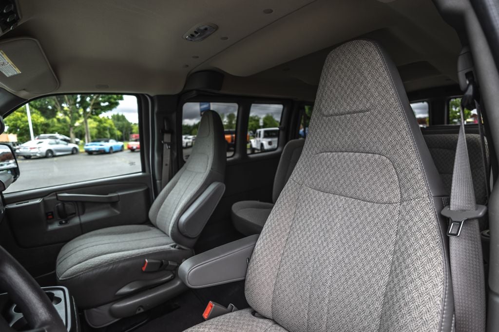 2025 Chevrolet Express 3500 LT Passenger