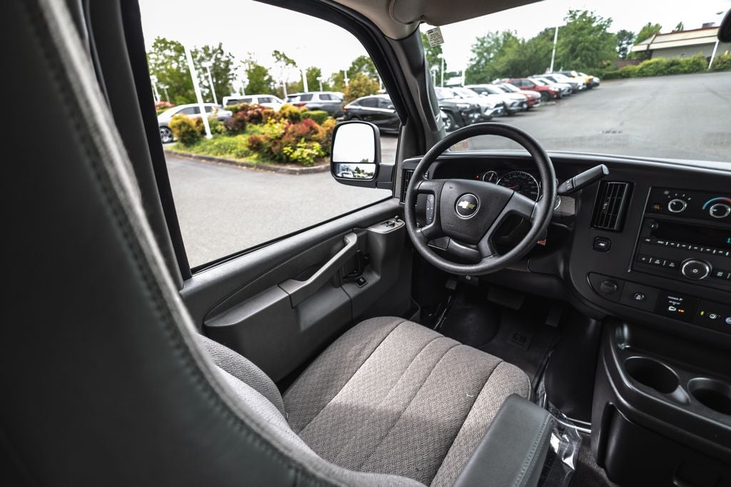 2025 Chevrolet Express 3500 LT Passenger