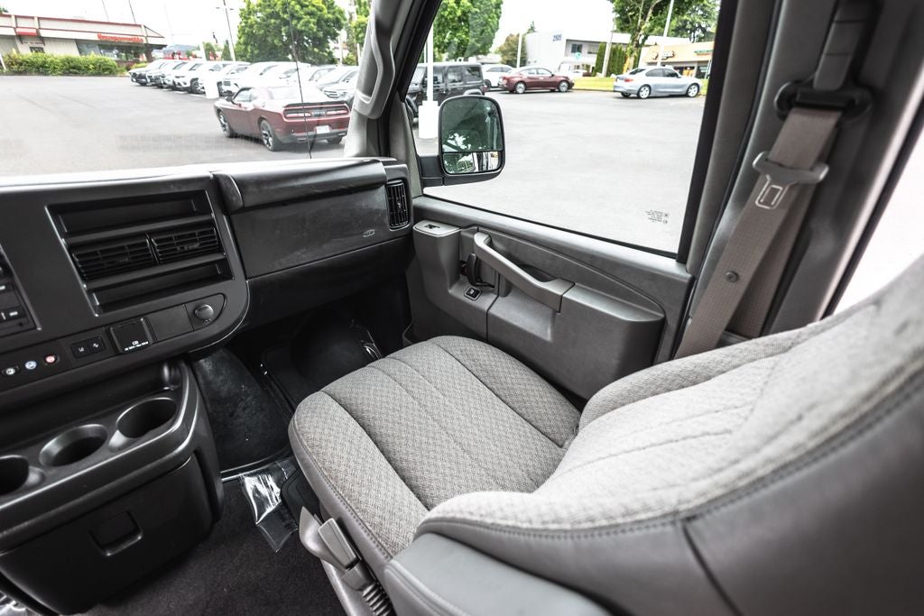 2025 Chevrolet Express 3500 LT Passenger