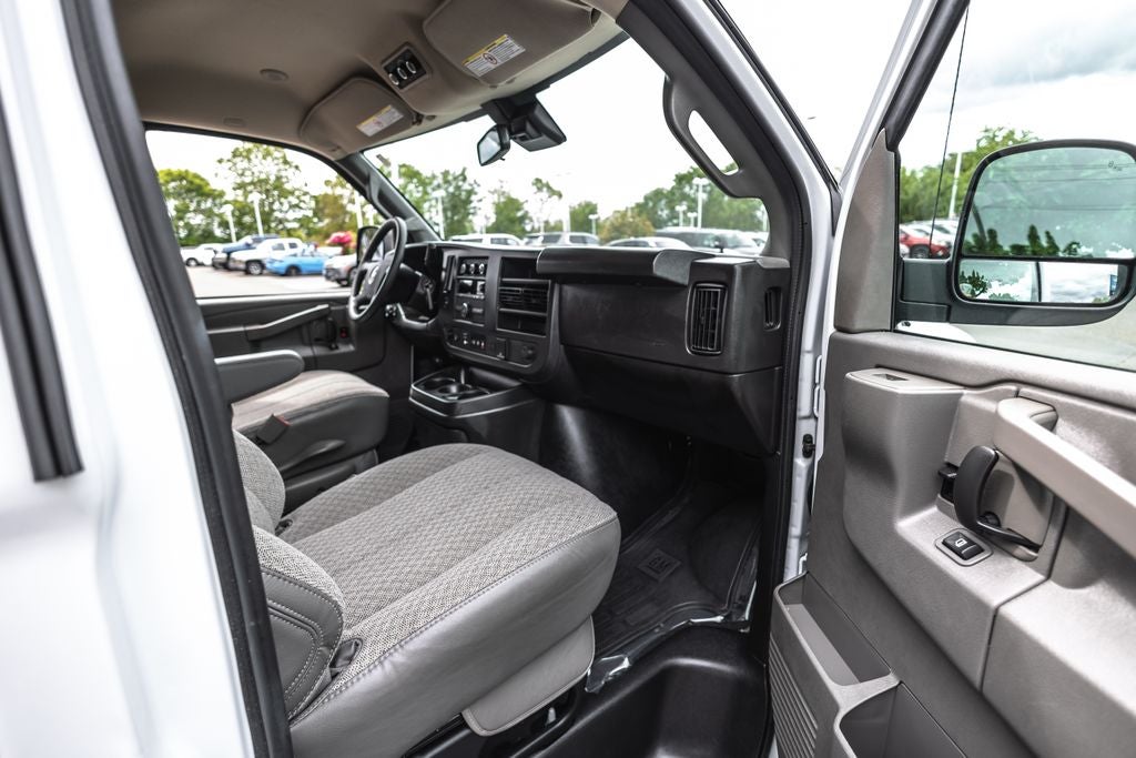 2025 Chevrolet Express 3500 LT Passenger