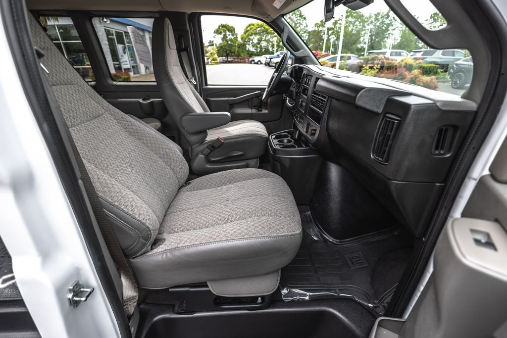 2025 Chevrolet Express 3500 LT Passenger