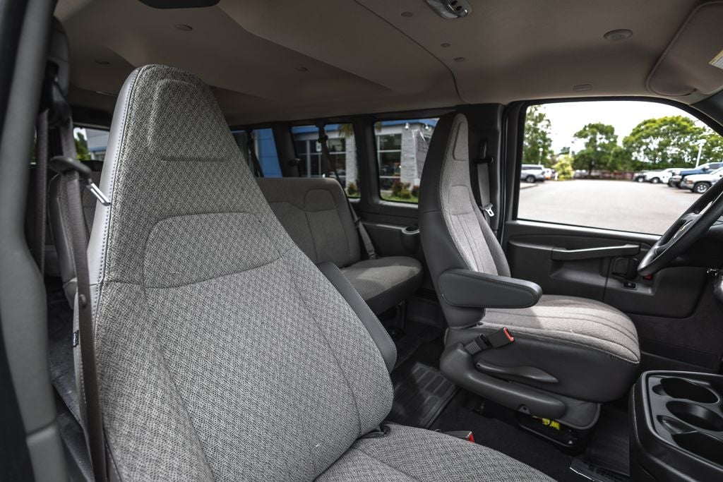 2025 Chevrolet Express 3500 LT Passenger
