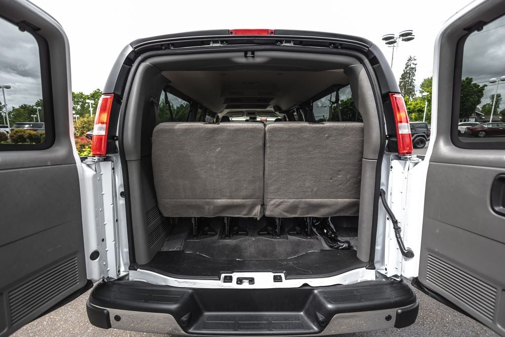 2025 Chevrolet Express 3500 LT Passenger