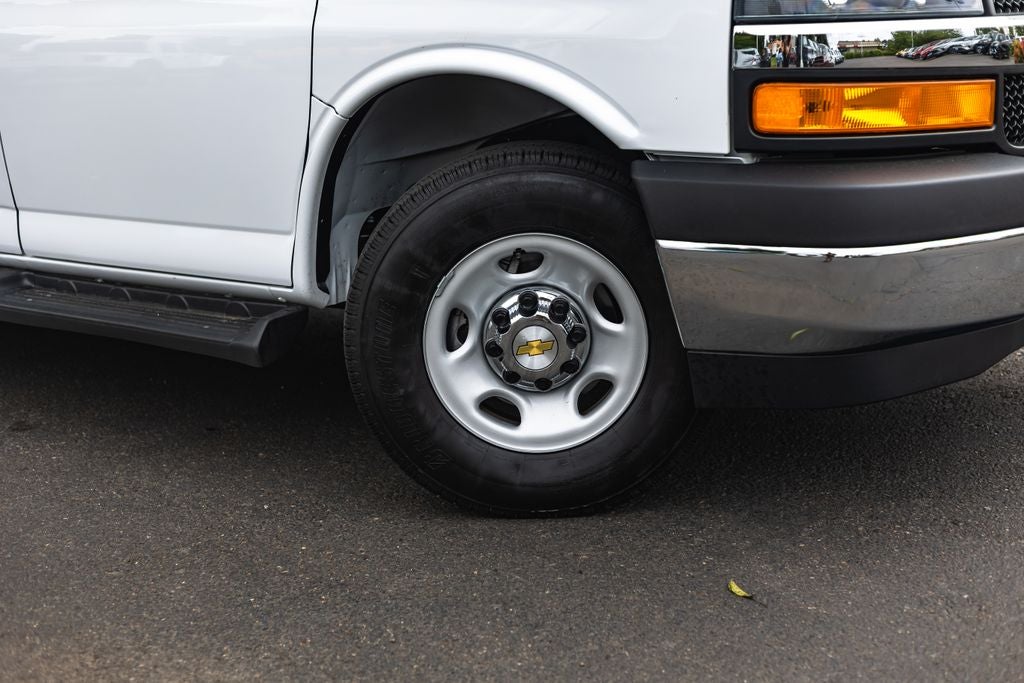 2025 Chevrolet Express 3500 LT Passenger