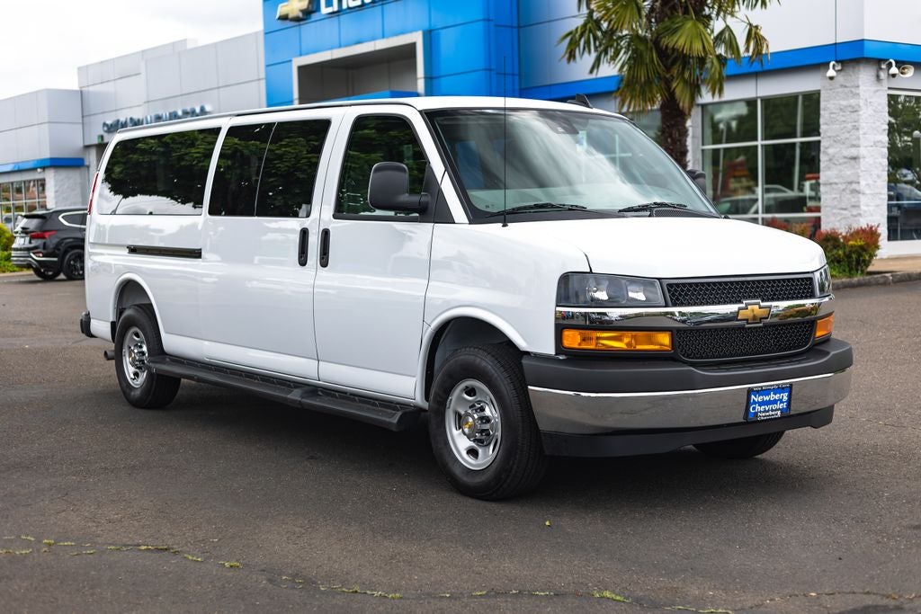 2025 Chevrolet Express 3500 LT Passenger