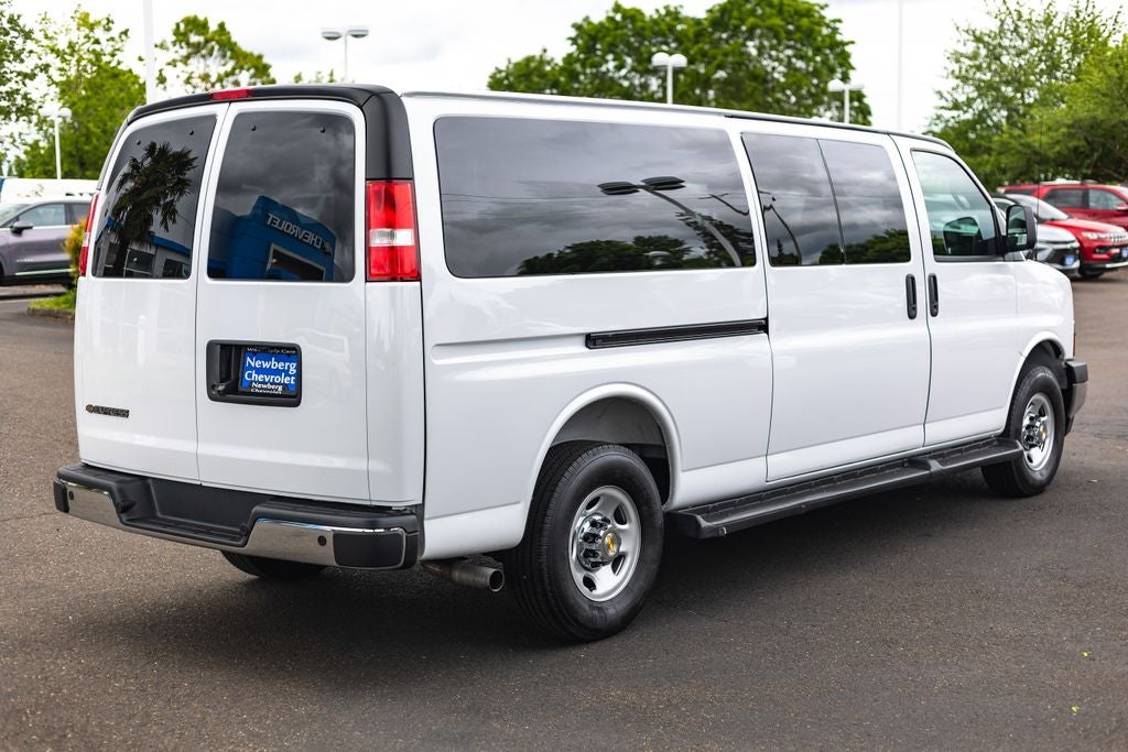2025 Chevrolet Express 3500 LT Passenger