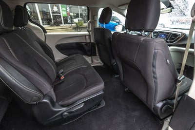 2020 Chrysler Voyager L