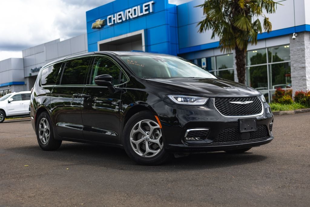 2024 Chrysler Pacifica Limited's photo