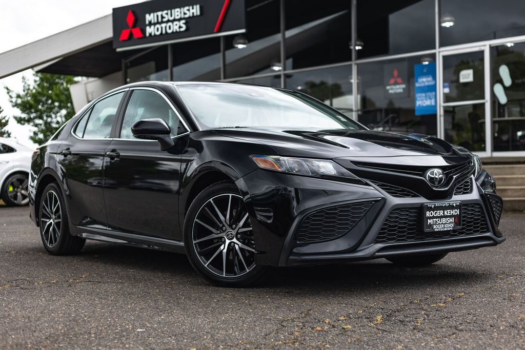 2023 Toyota Camry SE's photo