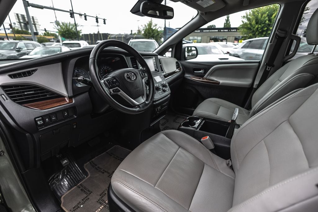 2020 Toyota Sienna Limited 7 Passenger