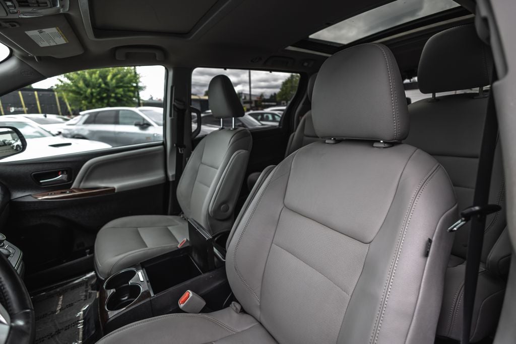 2020 Toyota Sienna Limited 7 Passenger