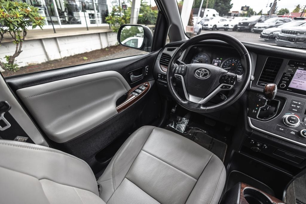 2020 Toyota Sienna Limited 7 Passenger