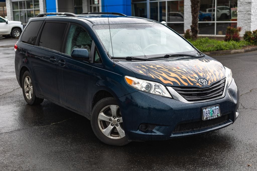 2012 Toyota Sienna LE 8 Passenger