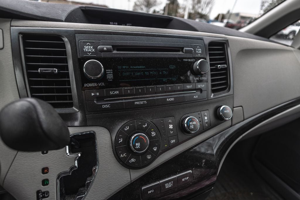2012 Toyota Sienna LE 8 Passenger