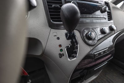 2012 Toyota Sienna LE 8 Passenger