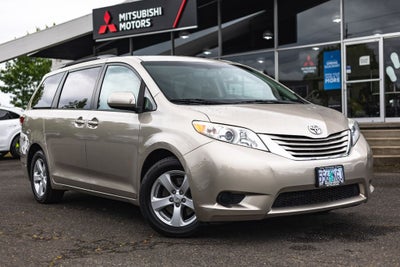 2017 Toyota Sienna LE 8 Passenger