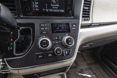 2017 Toyota Sienna LE 8 Passenger