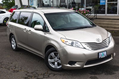 2017 Toyota Sienna LE 8 Passenger