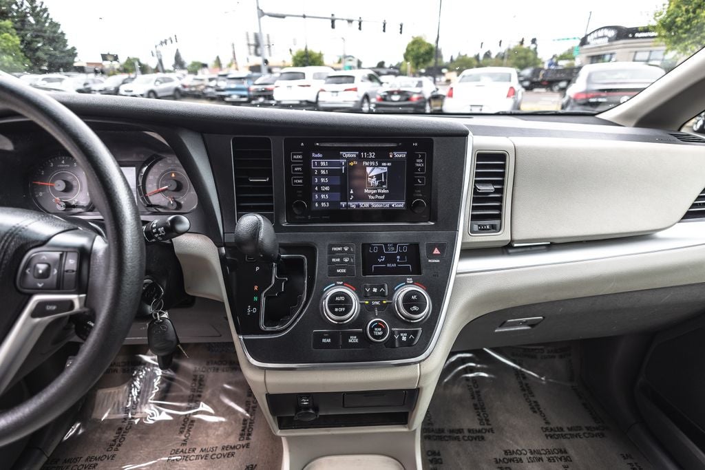 2017 Toyota Sienna LE 8 Passenger