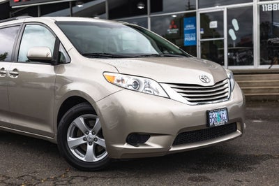 2017 Toyota Sienna LE 8 Passenger