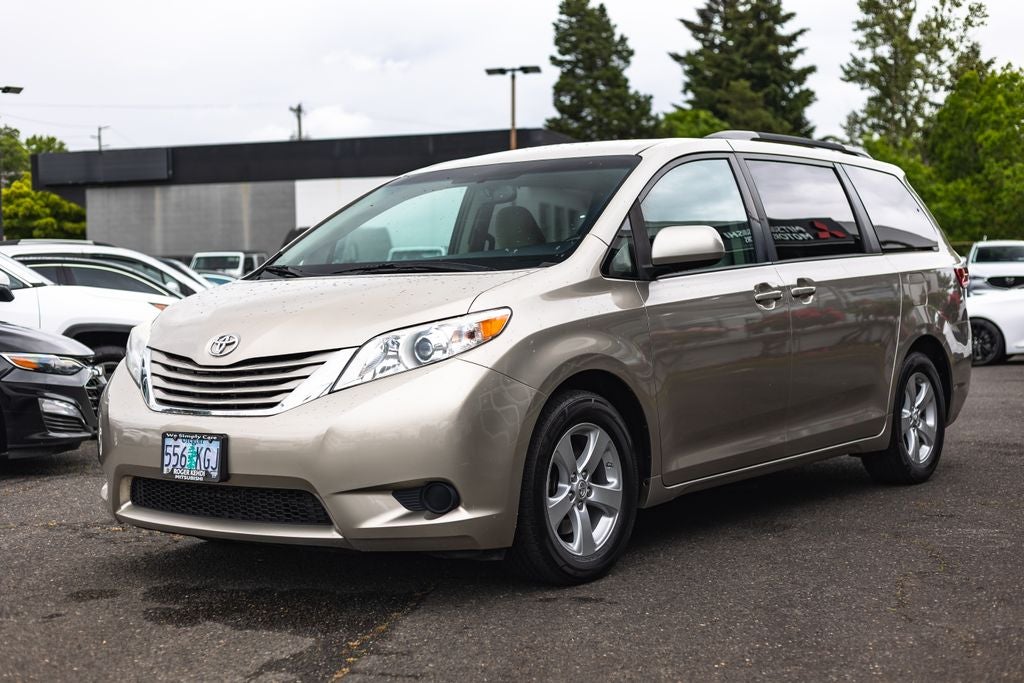 2017 Toyota Sienna LE 8 Passenger