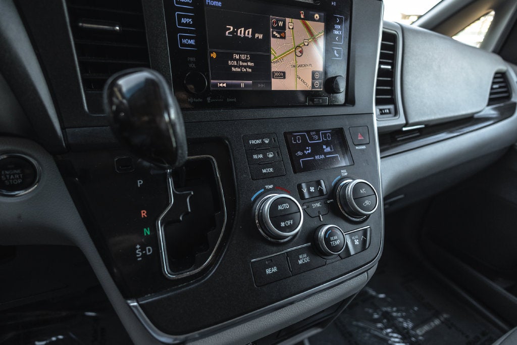 2017 Toyota Sienna XLE 8 Passenger