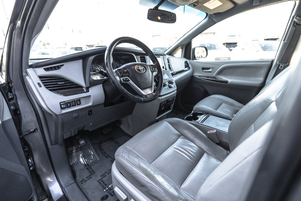 2017 Toyota Sienna XLE 8 Passenger