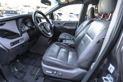 2017 Toyota Sienna XLE 8 Passenger