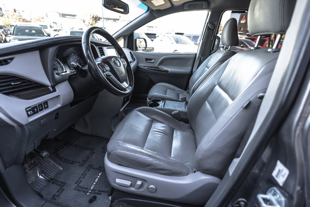 2017 Toyota Sienna XLE 8 Passenger