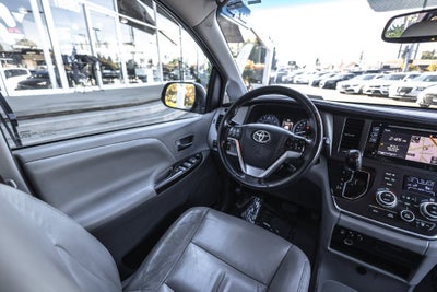 2017 Toyota Sienna XLE 8 Passenger