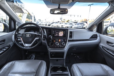 2017 Toyota Sienna XLE 8 Passenger