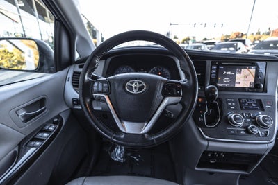 2017 Toyota Sienna XLE 8 Passenger
