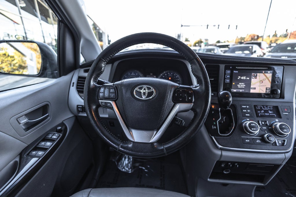 2017 Toyota Sienna XLE 8 Passenger