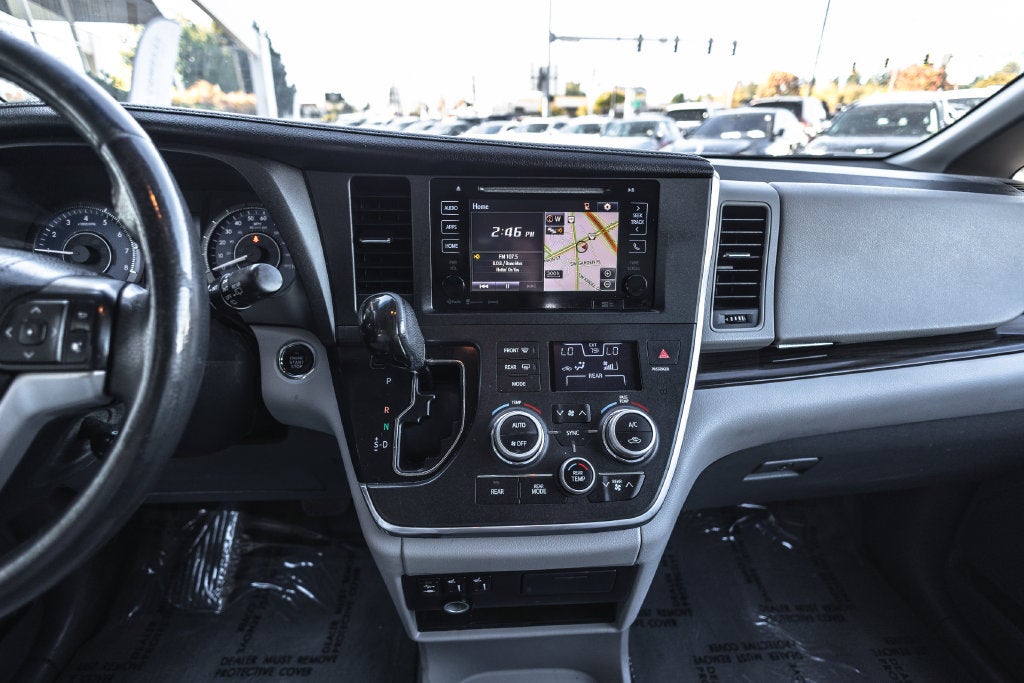 2017 Toyota Sienna XLE 8 Passenger