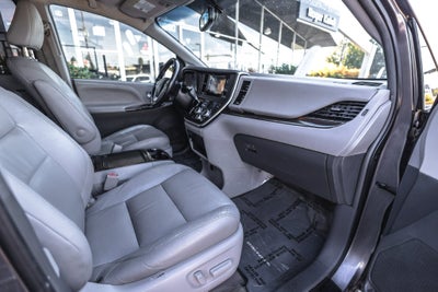 2017 Toyota Sienna XLE 8 Passenger