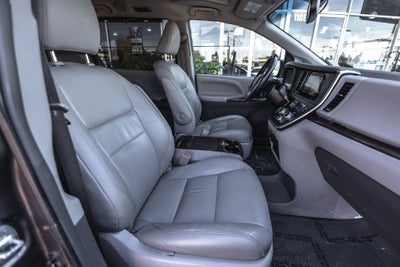 2017 Toyota Sienna XLE 8 Passenger