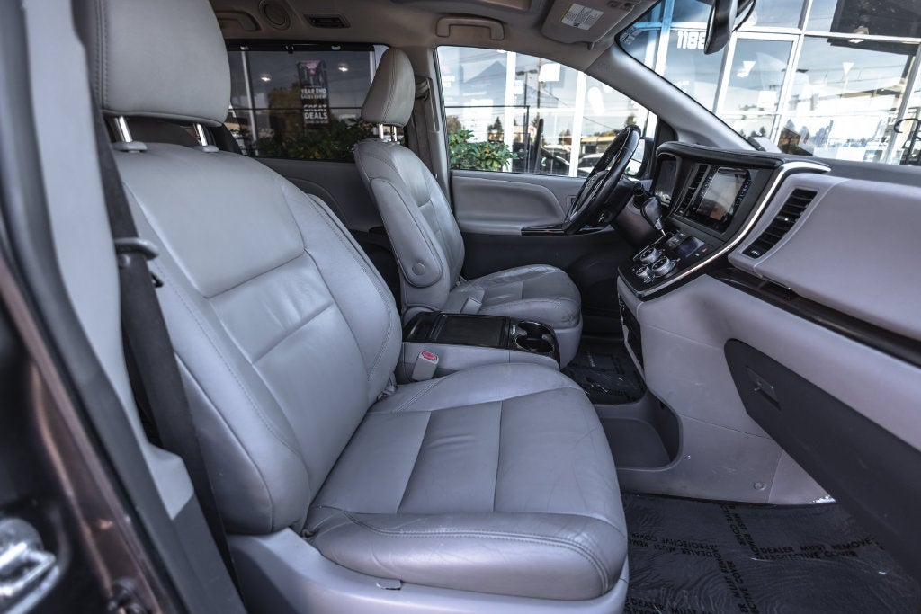 2017 Toyota Sienna XLE 8 Passenger