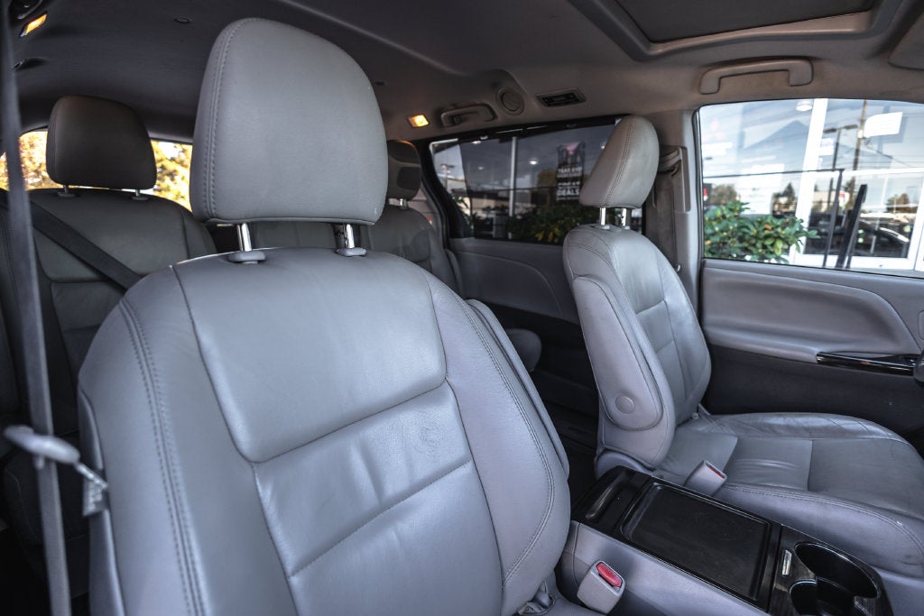 2017 Toyota Sienna XLE 8 Passenger