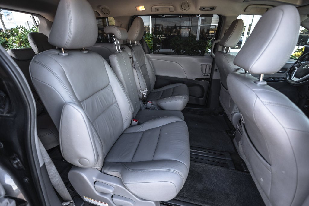 2017 Toyota Sienna XLE 8 Passenger
