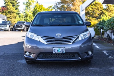 2017 Toyota Sienna XLE 8 Passenger
