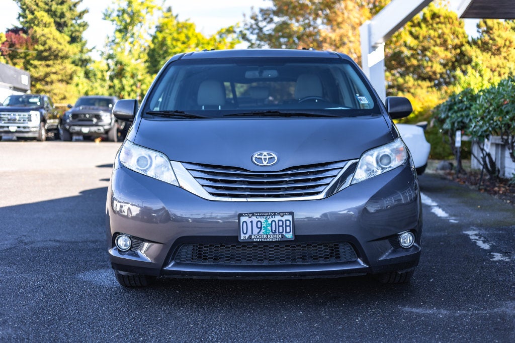 2017 Toyota Sienna XLE 8 Passenger