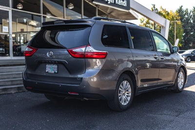 2017 Toyota Sienna XLE 8 Passenger