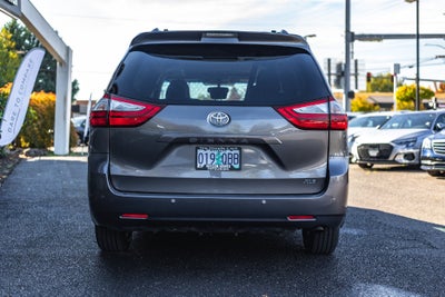 2017 Toyota Sienna XLE 8 Passenger