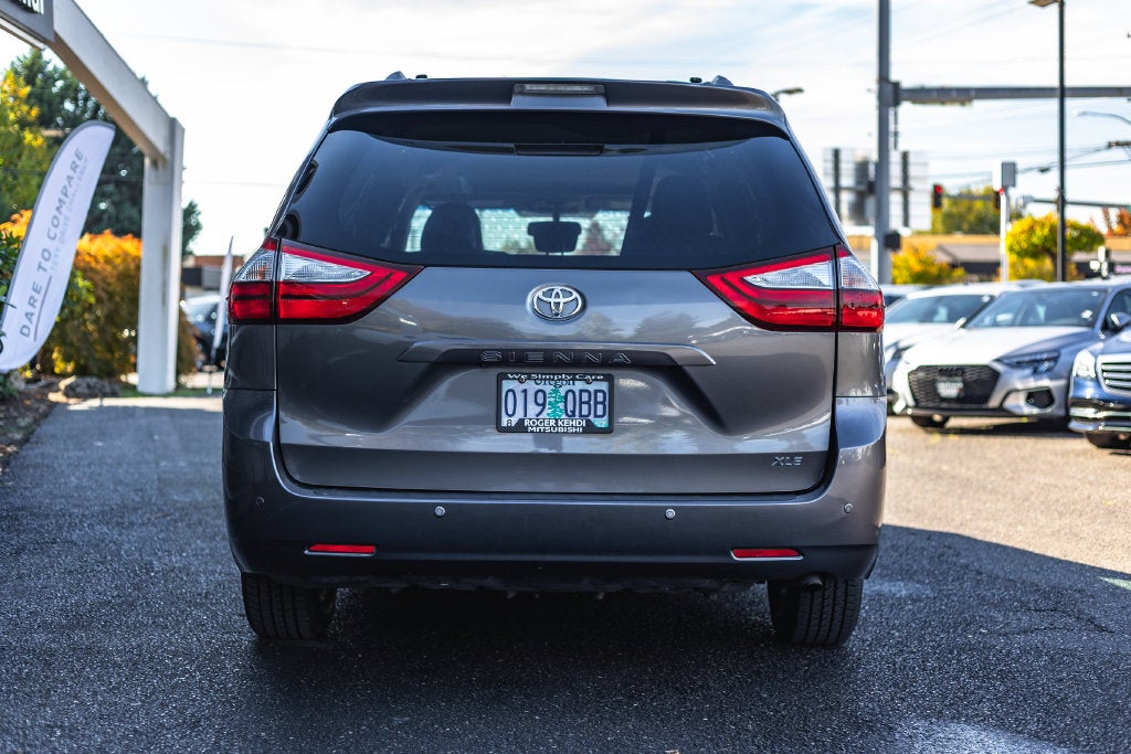 2017 Toyota Sienna XLE 8 Passenger