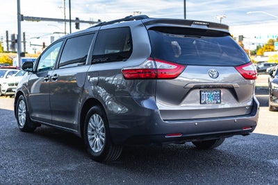 2017 Toyota Sienna XLE 8 Passenger
