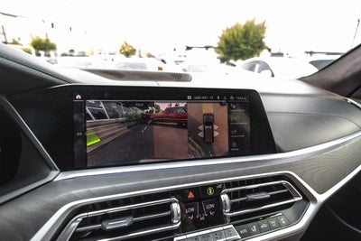 2022 BMW X7 M50i