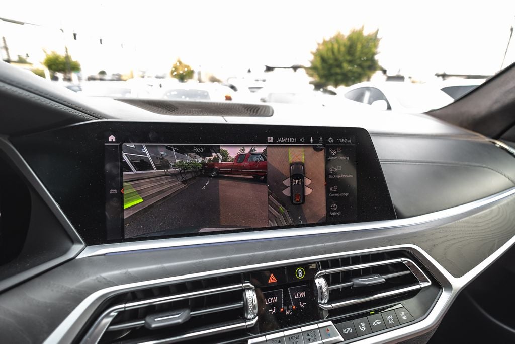 2022 BMW X7 M50i