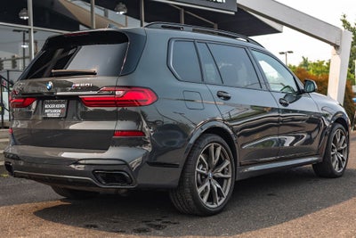 2022 BMW X7 M50i